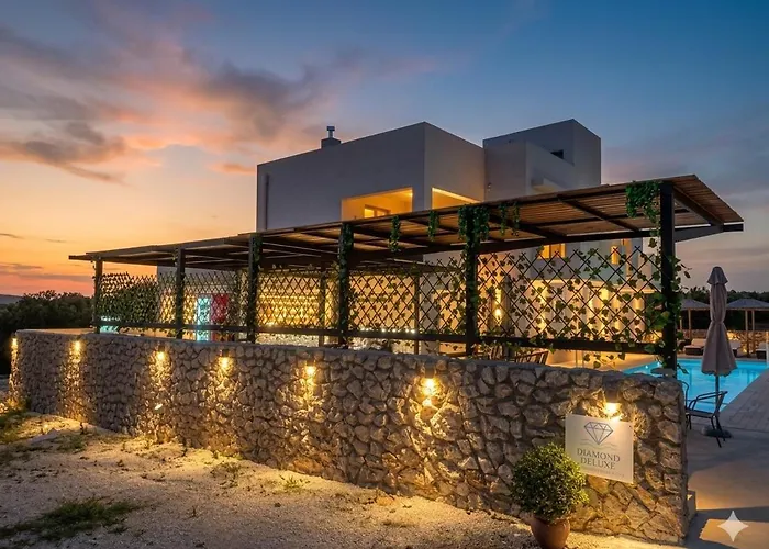 Diamond Deluxe Apartments Pool&Bar